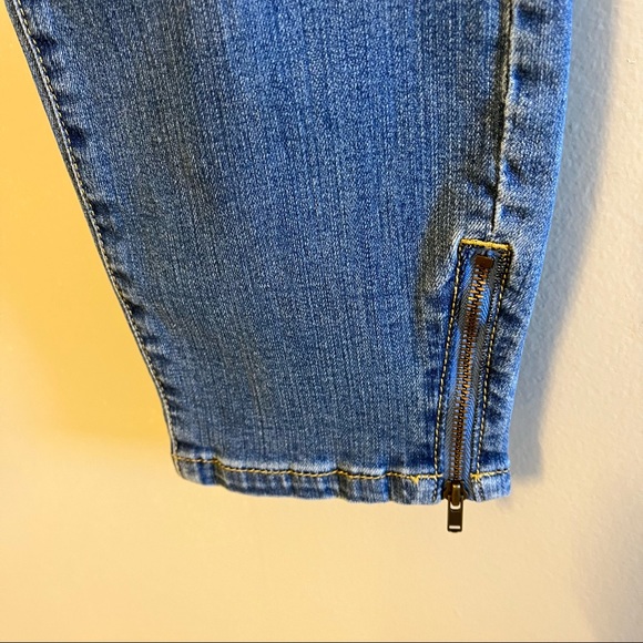 CAbi Womens Light Blue Denim Cropped Zipper Ankle Size 8 Waist 30 - Picture 4 of 12